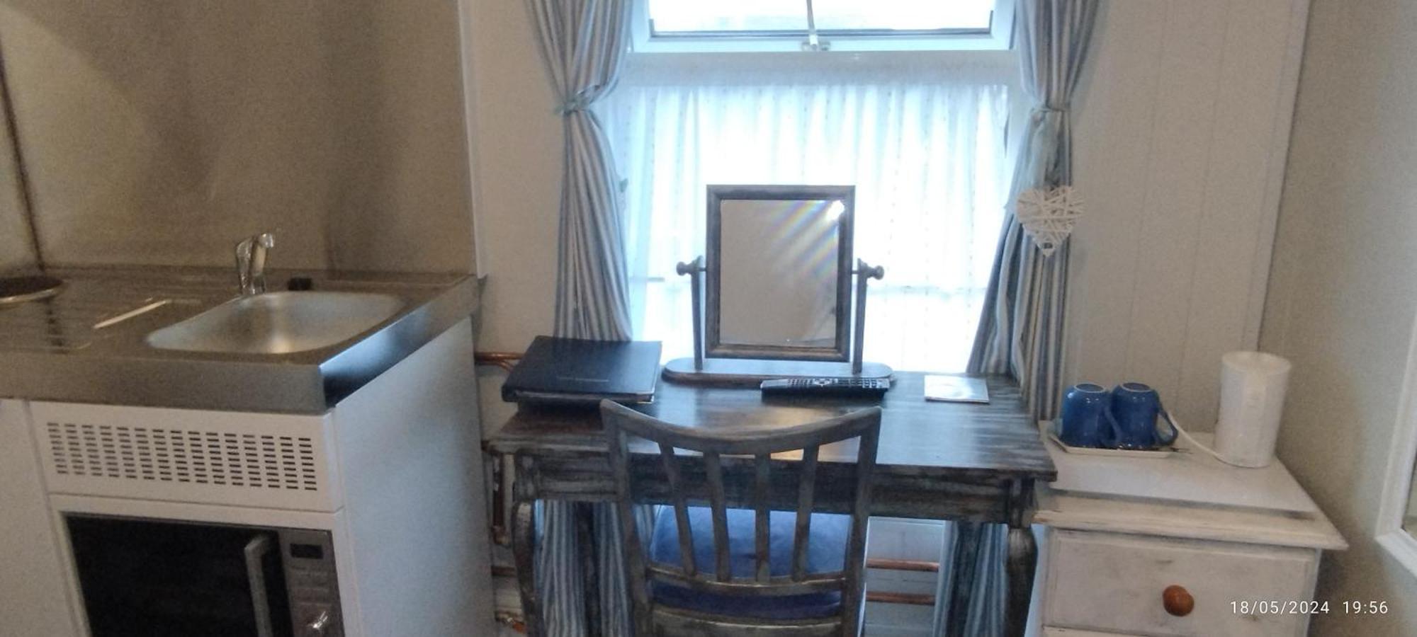 Blue Palms Hotel Bournemouth Bagian luar foto